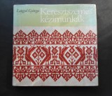 Cusatura cruce, cusaturi cruce. Prezinta 228 modele