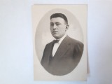 Fotografie dimensiune 6/9 cm cu bărbat cu papion