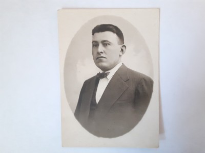 Fotografie dimensiune 6/9 cm cu bărbat cu papion foto