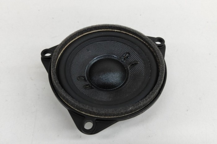 Difuzor ușă dreapta spate PORSCHE Taycan 2022 OEM: 9J1035413,9J1.035.413 25148317