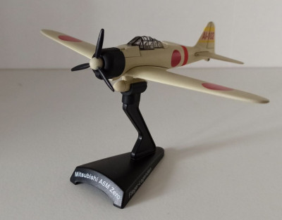 Macheta avion Mitsubishi A6M Zero WW2 Japonia 1943 - Flieger Legenden 1/100 foto