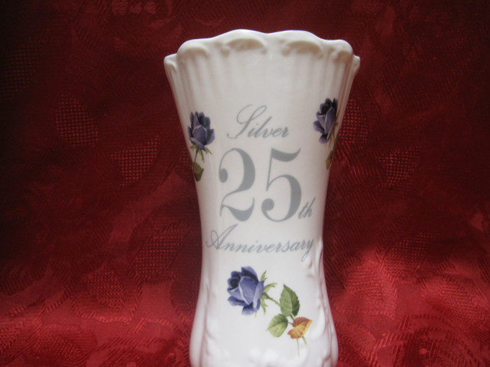 VAZA PORTELAN ENGLEZESC FINE BONE CHINA DECOR NUNTA DE ARGINT CU TRANDAFIRI 18CM