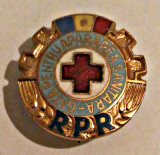 MEDICINA INSIGNA GATA PENTRU APARAREA SANITARA RPR 17,65/17,80 MM BRONZ, Romania de la 1950