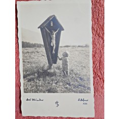 Fotografie tip carte postala, baiat la troita, perioada interbelica
