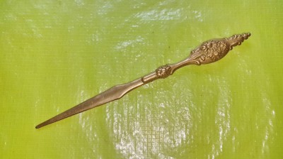 G170-Stilet decor vechi model Floarea Soarelui in bronz aurit perioada cca 1900. foto