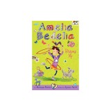 Amelia Bedelia Chapter Book #5: Amelia Bedelia Shapes Up