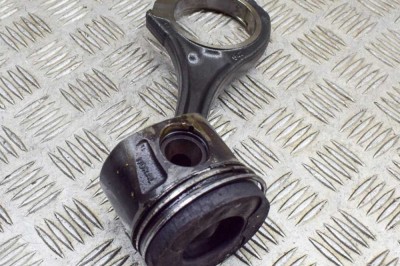 Piston MERCEDES-BENZ E W211 2008 OEM: A6420305220,A6420302617 21335856 foto