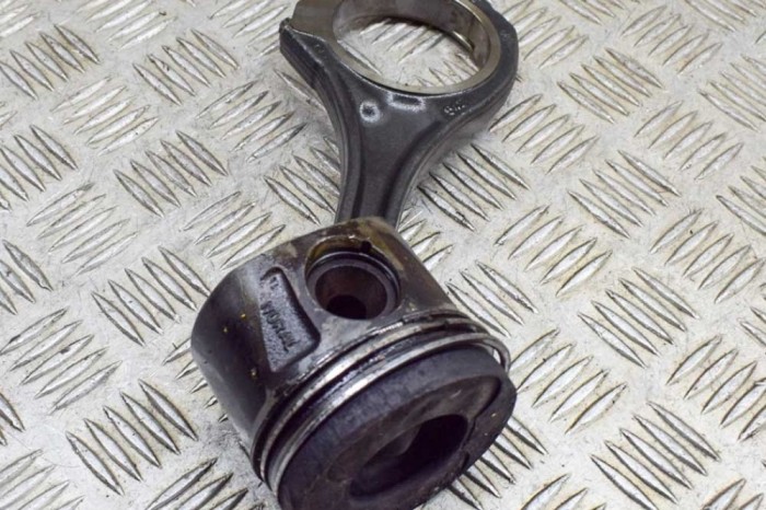 Piston MERCEDES-BENZ E W211 2008 OEM: A6420305220,A6420302617 21335856