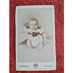 Fotografie, bebe cu rochita si panglici, inceput de secol XX