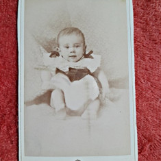 Fotografie, bebe cu rochita si panglici, inceput de secol XX