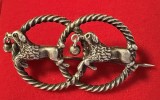 Broșă Vintage Veche Placată cu Argint &ndash; C&acirc;ini de V&acirc;nătoare &ndash; Stil Victorian / Edwardian (cca. 1890&ndash;1910)