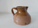 Vas ceramic, cana cu cioc, lut glazurat pe interior si partial pe exterior, 12cm