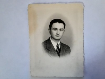 Fotografie 6/9 cm cu bărbat din București foto