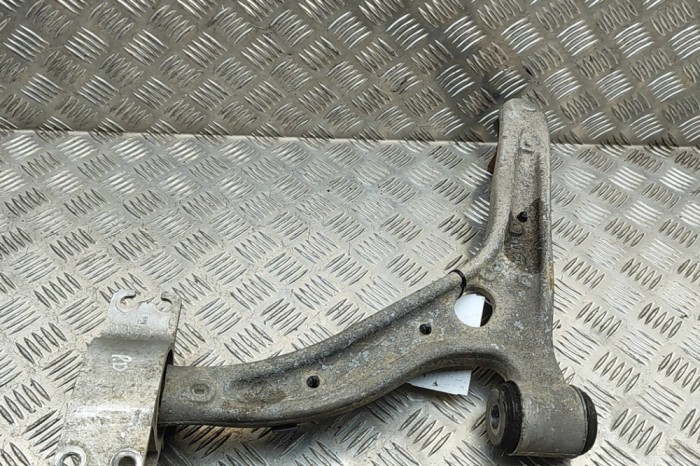 Braț inferior dreapta față MERCEDES-BENZ A W176 2012 OEM: A2463304800 | 32100223