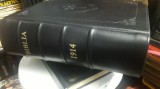 Biblia 1914, Editie de Lux, Legata in Binduri, Coperta Ornamentata, Tricolor, Format Mare, 5kg