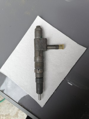 Injectoare, pompa de injecție și electromotor Raba. foto