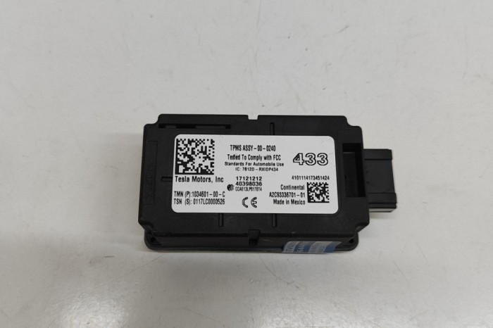 Modul de control presiune anvelope TESLA MODEL S 2018 OEM: 1034601-00-C | 31875425