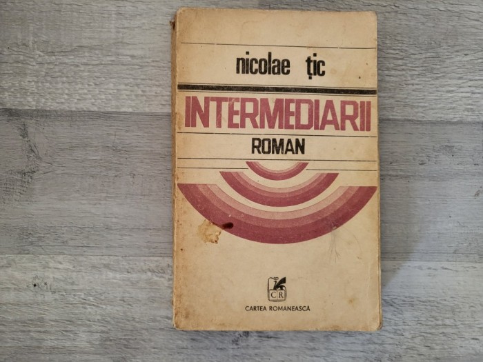 Intermediarii de Nicolae Tic