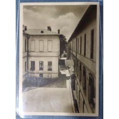 Carte postala - Scoala centrala de fete din Bucuresti: Pavilionul infirmeriei (laturea de rasarit a scoalei)