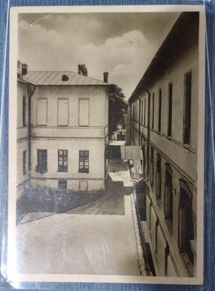 Carte postala - Scoala centrala de fete din Bucuresti: Pavilionul infirmeriei (laturea de rasarit a scoalei)