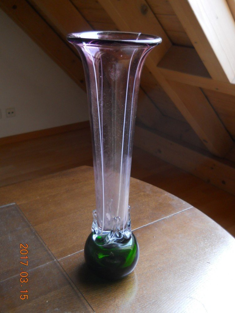 Vaza sticla colorata in masa,partea sup.evazata,diam.11,5cm,picior  sferic,h36cm | Okazii.ro