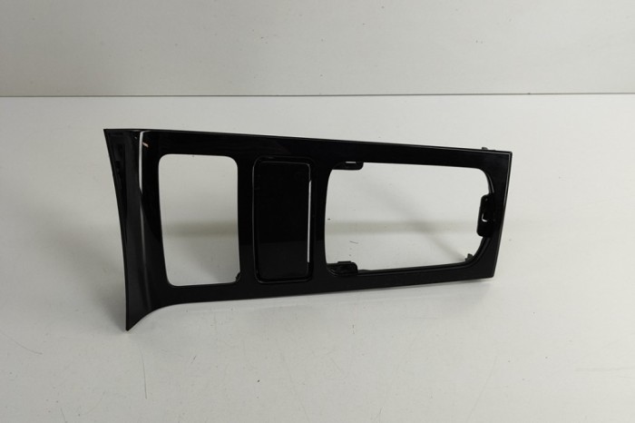 Ornament consola centrală PORSCHE CAYENNE 92A 2014 OEM: 7P5863324F,7P5.863.324.F,7P5857273D,7P5.857.273.D 30124117