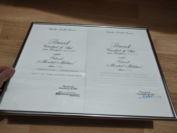 LOT DOUA BREVETE MERITUL MILITAR SEMNAT UNUL DE NICOLAE CEAUSESCU .