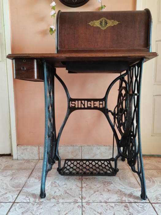 Mașina de cusut Singer veche,functionala