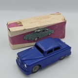 Jucarie veche romaneasca de colectie: Microlimuzina R. 16, Metaloglobus Bucuresti, metalica, mecanism de deplasare functional, cutie originala