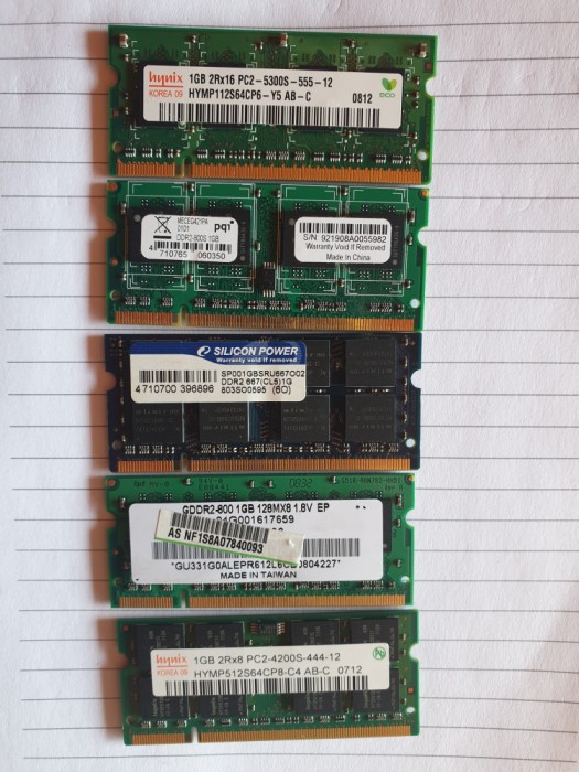 lot 5 placi ram de 1 Gb fiecare DDR 2 - pentru laptop