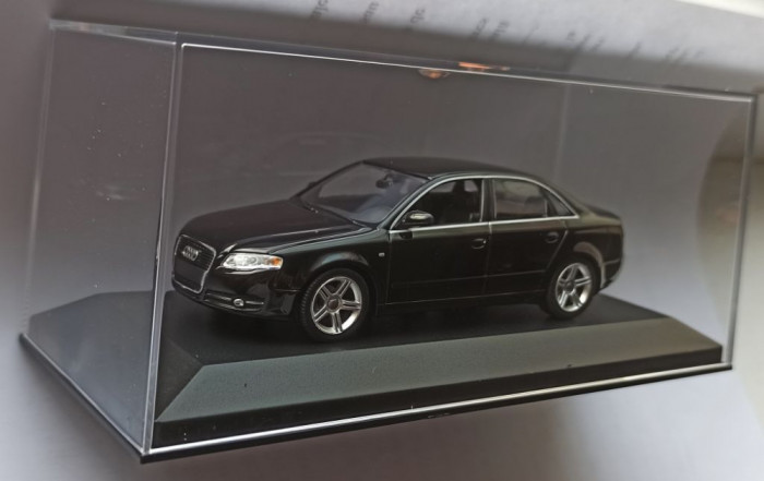 Macheta Audi A4 (B7) sedan 2004 negru - Minichamps 1/43