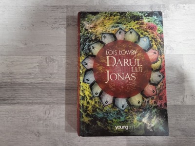Darul lui Jonas de Lois Lowry foto