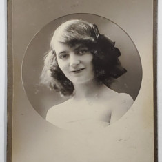 STUDIO BUMNIA , BUDAPESTA , PORTRET DE TANARA , FOTOGRAFIE CABINET , 1914