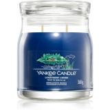 Yankee Candle Lakefront Lodge lum&acirc;nare parfumată Signature 368 g
