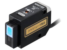 Senzor laser OMRON cu rază 7m și cablu 2m