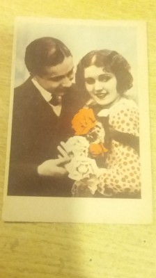 M2 R9 1 - Carte postala foarte veche - Tematica iubire - Tineri indragostiti foto