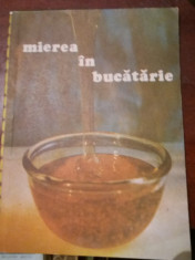 MIEREA IN BUCATARIE foto