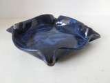 Tavita ceramica stantata MU Keramik Ulrich F&uuml;rth (Manfred Ulrich), glazurata in nuante de albastru, facuta manual, artist made, cca 19x19cm