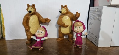 Set figurine Big Kinder Masha si Ursul Ursul inaltime 12 cm Masha inaltime 8 cm. foto