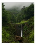 Tablou Canvas, "Cascada tainică din inima pădurii", Cascadă, Pădure, St&acirc;ncă, Ceață, Verdeață, Sălbăticie, Natură, Liniște, Mister, Răcoare, 26 x 39 cm