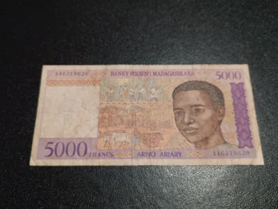 Bancnota 5000 FRANCS FRANCI MADAGASCAR foto