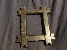arta / design / vintage - Rama veche taraneasca din lemn pentru fotografii sau icoane !