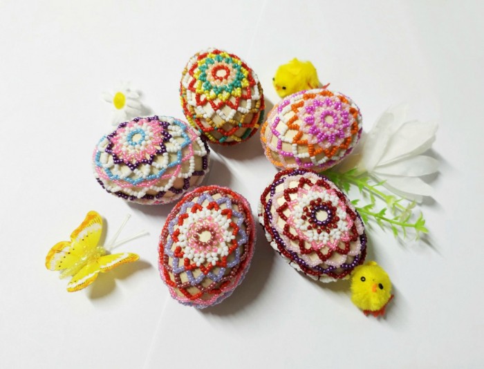 Reducere! Oua Paste multicolore margele, oua Pasti lemn lucrate manual