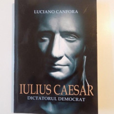 IULIUS CAESAR , DICTATORUL DEMOCRAT de LUCIANO CANFORA 2008