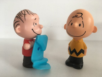 2 figurine Peanuts - Charlie Brown si Linus, McDonalds 2015, jucarii, decor foto