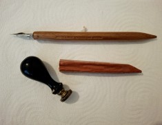 Accesorii clasice de birou &ndash; sigiliu, toc si ceara