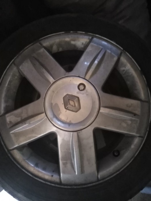 Jante aliaj pe 15 renault cu cauciucuri cu tot Jante aliaj pe 15 renault cu cauciucuri cu tot