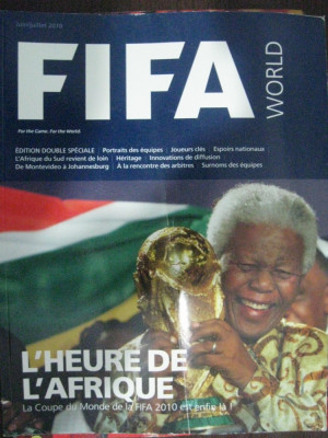 Revista de fotbal - FIFA world (iunie / iulie 2010) foto