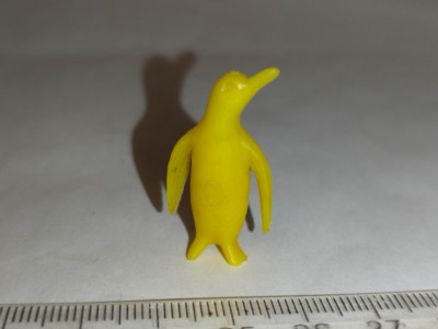 bnk jc Dunkin Panrico - figurine de plastic - pinguin foto