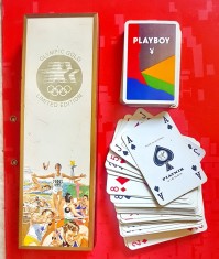G471-I-Pereche Carti de joc vechi PLAYBOY PIATNIK VIENNA Austria-Editie Speciala-Olympic Gold Limited edition carton plastefiat completa+1 incomplet.